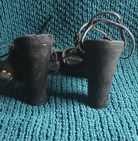 Chic Black Lace-Up Sandals - Picture 2 of 4